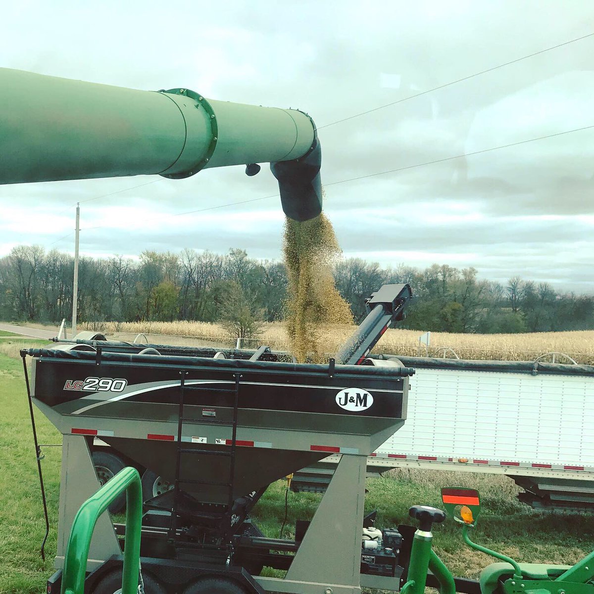 MHewitt_32's tweet photo. Soybean harvest wrapped up with taking out our test plot. #harvest19 #plantbecks #mnag https://t.co/pLMLvMl4yS