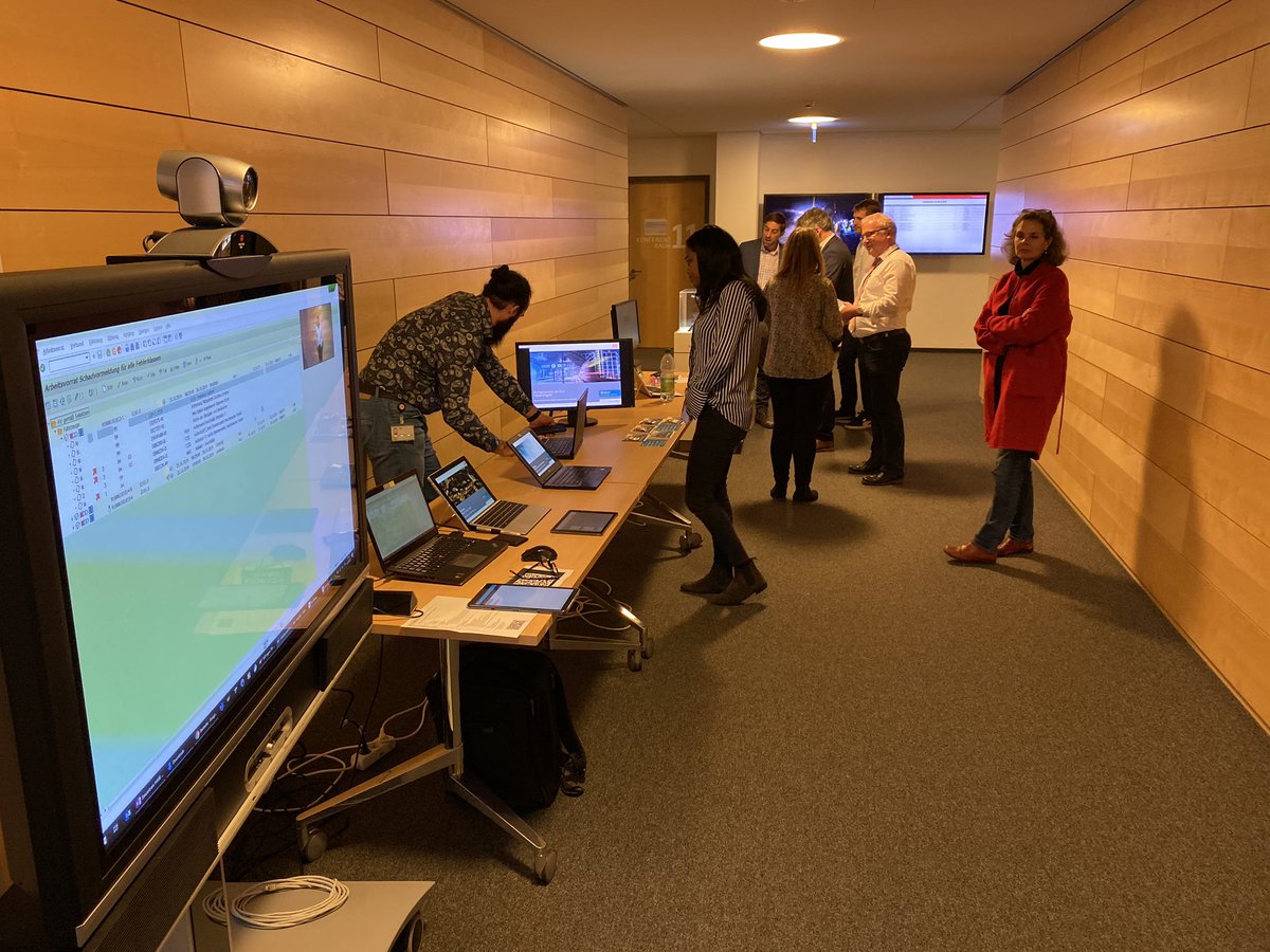 SAPMobileDBSys2's tweet photo. Heute sind wir auf der #Innovationsmesse der #SBahn Berlin mit dabei die Kollegen von @AIM_DBSystel und vielen weiteren. https://t.co/r1bkCOfgYE