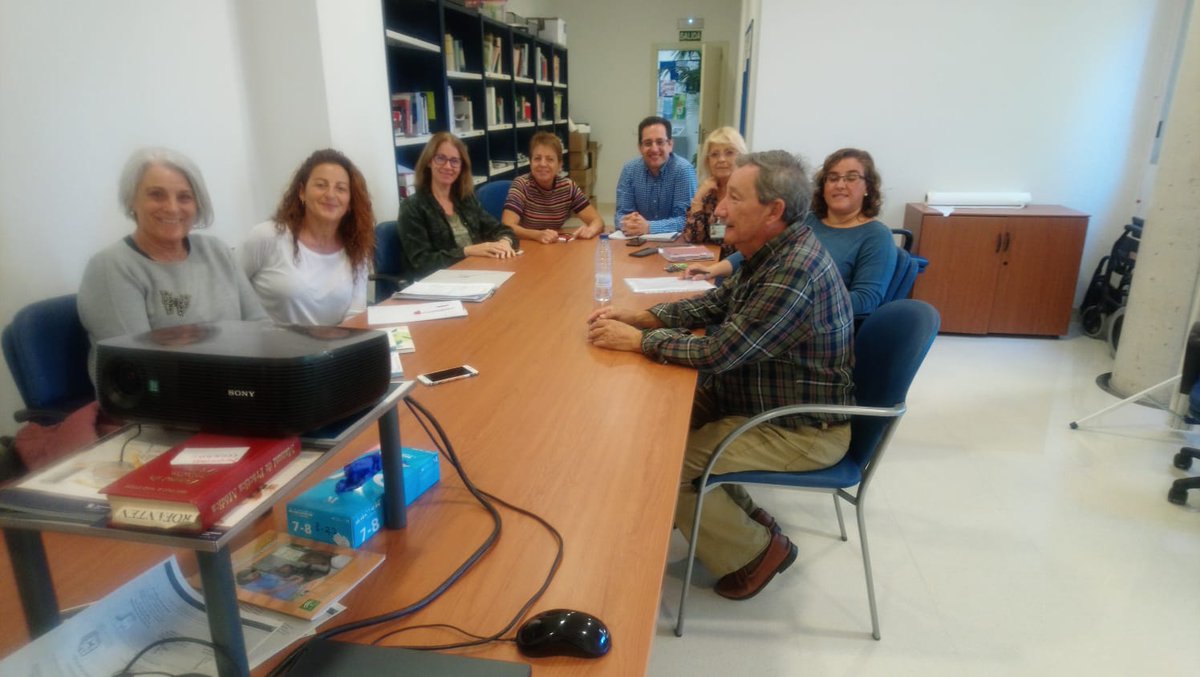 CChurriana's tweet photo. El Centro de Salud de Churriana está inmerso e ilusionado como centro piloto en el Proyecto del Fomento del Envejecimiento Activo a través de Soluciones Digitales de la Consejería de Salud. Os iremos informando @CChurriana @SaludAPMalaga @enbuenaedad #envejecimienoActivoysaluda https://t.co/mNKyNJq89F