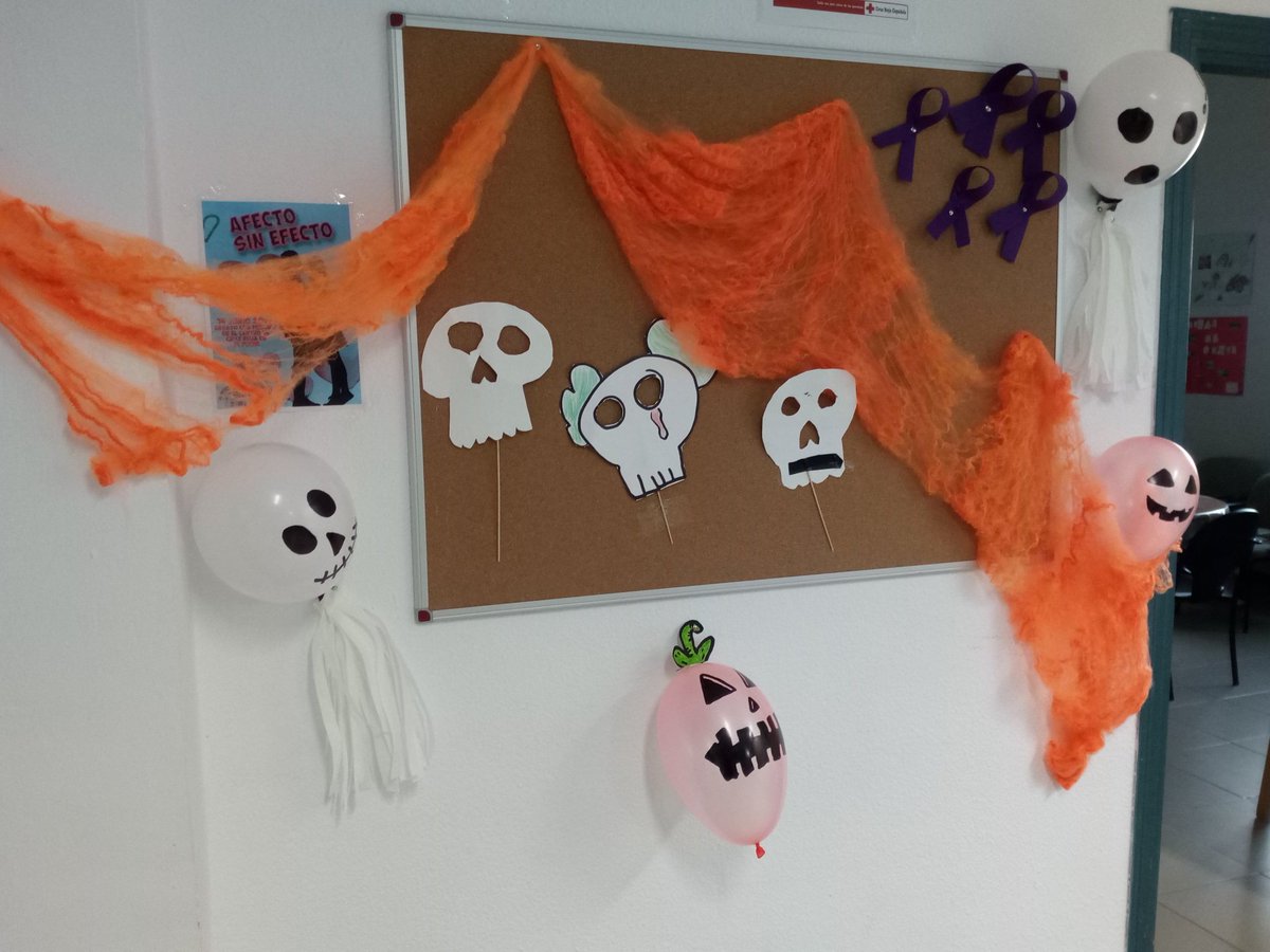 PuntoVuelaPuche's tweet photo. Terror en el Puche😱👻💀 Nuestro centro está listo para vivir un #Halloween19 de miedo. #creatividadTIC en #CapiPuche https://t.co/ieYK3HHlYi