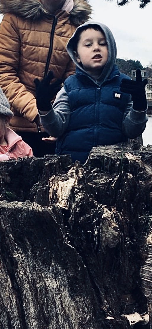 eefun0's tweet photo. When your mums taking a nice photo but you know you got that album cover art to finish #HottestAlbum2020 https://t.co/tenuzwUNw1