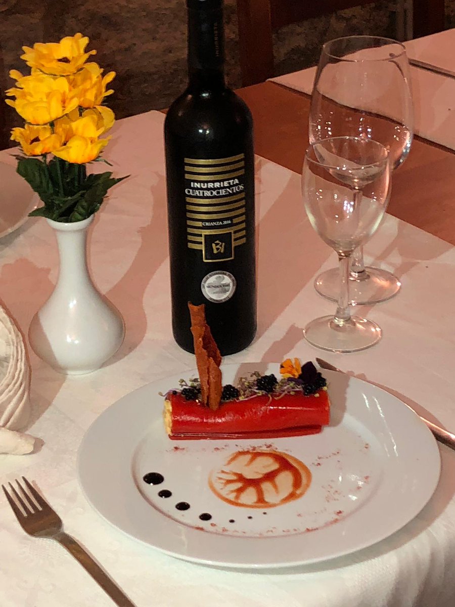 AnapehTurismo's tweet photo. 🏆Y el ganador del #pimientinto es el Ana de Navarra con su "Delicioso canelón de Piquillo con volute de txangurro" maridado con Inurrieta Cuatrocientos Crianza 2016.
Enhorabuena😍🎉
@vinos @Reyno_Gourmet @VisitPamplona  @TurismoNavarra @PamplonaIruna @CPAEN96 @NoticiasNavarra https://t.co/A5mB4wYitQ