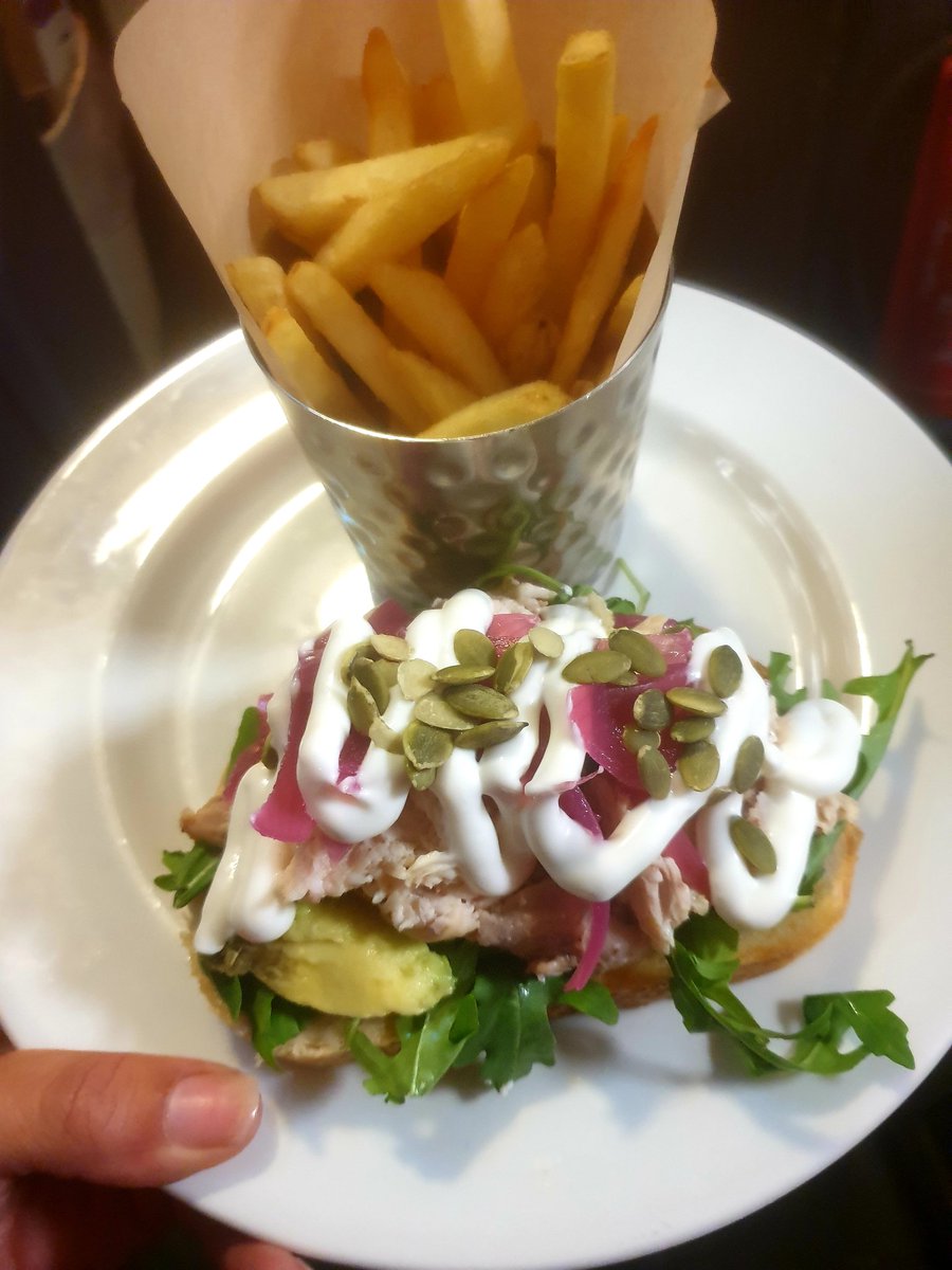 SunSW4's tweet image. It's nearly that time!

Come in and grab one of our amazing lunchtime meals here at the sun from 12pm till 5pm everyday and its here to stay 

#Lunchtime #sandwiches #thesunclapham #oldtown