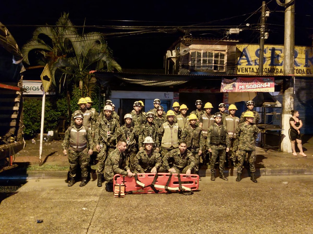 Ingenieros_EJC's tweet photo. En Apartadó #Antioquia, el Batallón de Ingenieros Bejarano Muñoz #Brigada17 @Ejercito_Div7  tras desbordamiento del río desplegaron las unidades capacitadas en atención y desastres para apoyar a los organismos de socorro y mitigar la situación. https://t.co/npWyJEQNWY