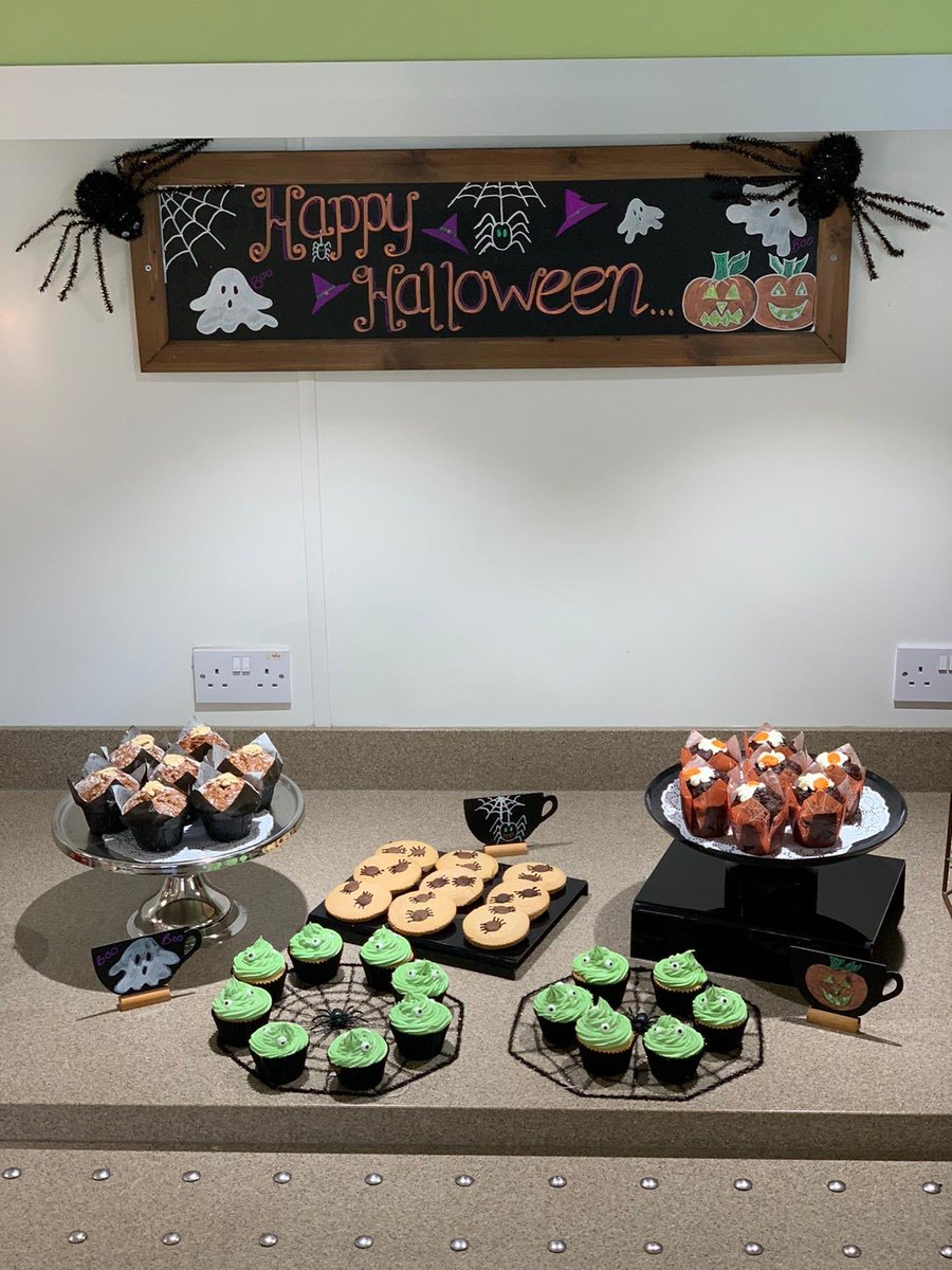 Sheffield Children’s Catering Department getting ready for #Halloween19 #slimecupcakes #spidercookies well done guys !!
