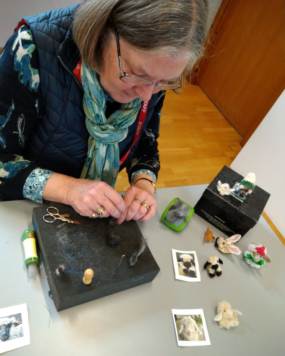 MakersWales's tweet photo. Needlefelting demonstration today!
Come and have a go yourself with our volunteer and needlfelting expert Sue Thomas!

#craftdemonstration #needlefelting #haveago #craftskills #learnaboutcraft #felt #wool #britishfleece #britishwool #sheep #volunteer #making #Cardiff https://t.co/00d7afDNzI