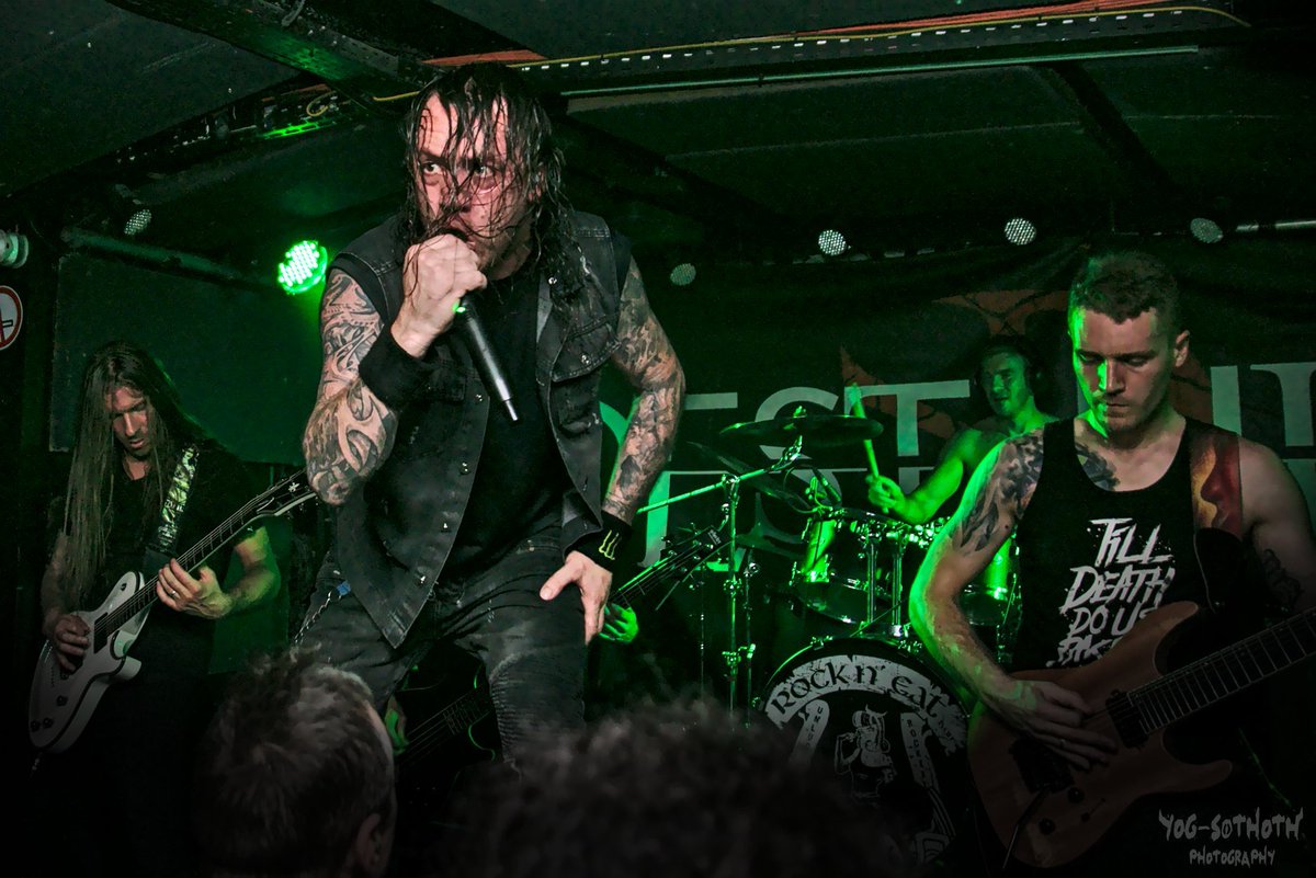 KevinBlackNight's tweet image. #Destinity Bon petit concert ce Vendredi 25 Octobre 2019 au Rock 'n Eat à Lyon avec ce groupe Lyonnais qui a bien percer et reste un des pionniers dans le genre du death metal mélodique.
Très content de les avoir vu sur scène, ils envoient bien.