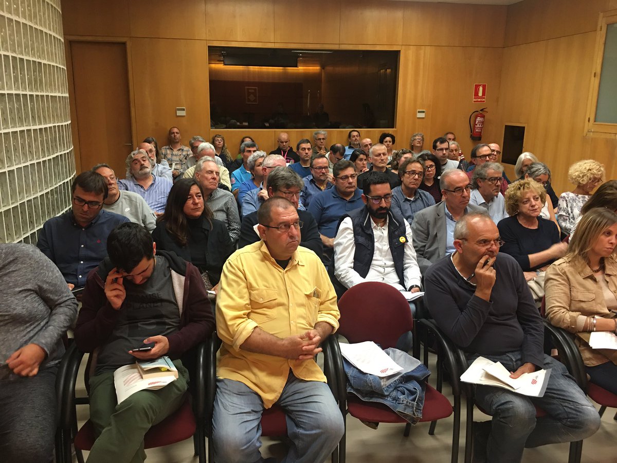 Aurora_Madaula's tweet photo. Ahir vam ser amb en @fuster_guillem i la gent d @Fem_Consell a Argentona explicant els #ConsellsLocals del @ConsellxRep. Gràcies als organitzadors i a l’@ajargentona x acollir-nos. 
Poc a poc teixim la xarxa local d la institució republicana. #ContraLaSentènciaIndependència https://t.co/QUKJTqCPRq