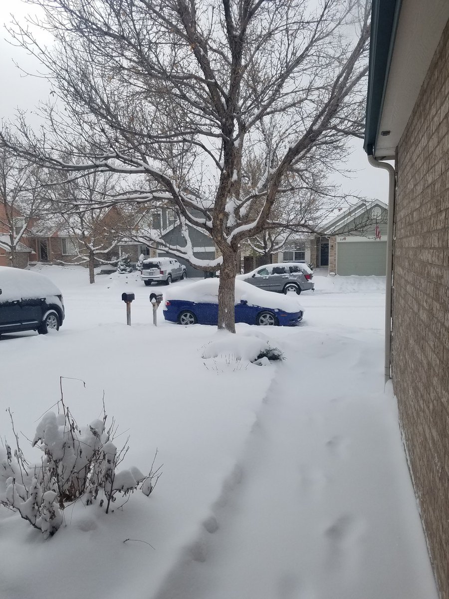 CandiceHead16's tweet photo. Hello WINTER! I wasn't expecting you so soon.....😫😲❄❄❄
#winter #snowyday #snow #TuesdayMorning #IDontWantToDriveInIt #colorado #BabyItsColdOutside https://t.co/AWmUmvqCuE