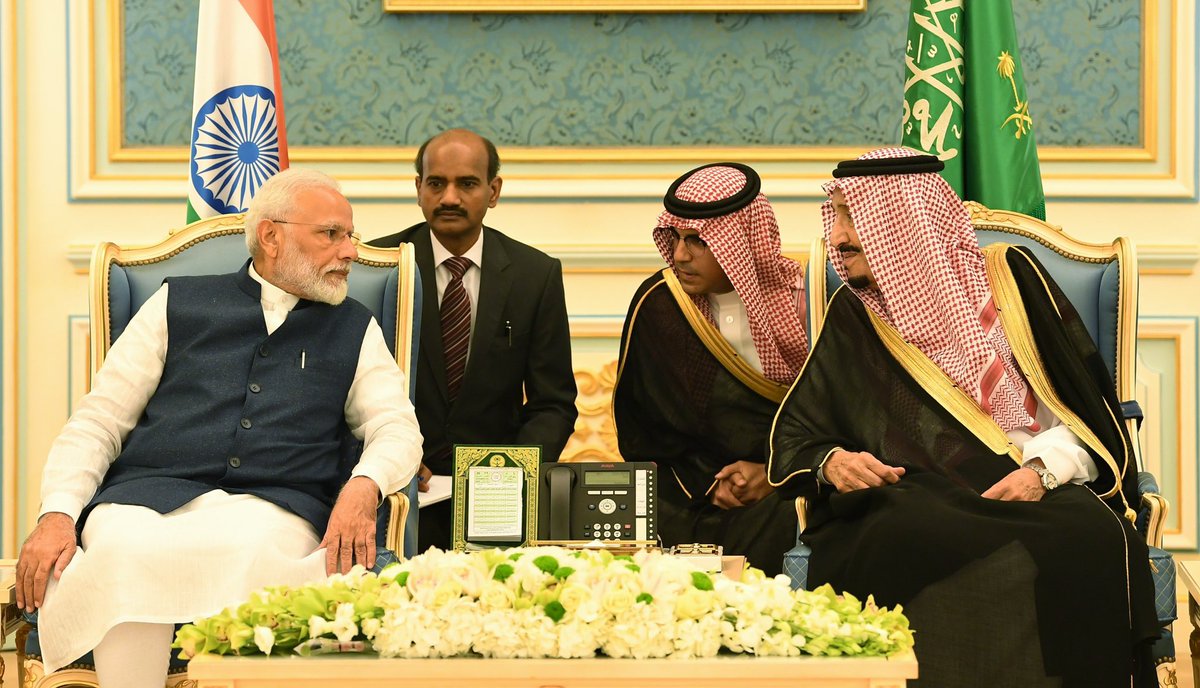 Индия и саудовская аравия. Индусы в Саудовской Аравии. Индия и Саудия. Имран Хан и Король Саудовской. Сальман Аль Завахири.