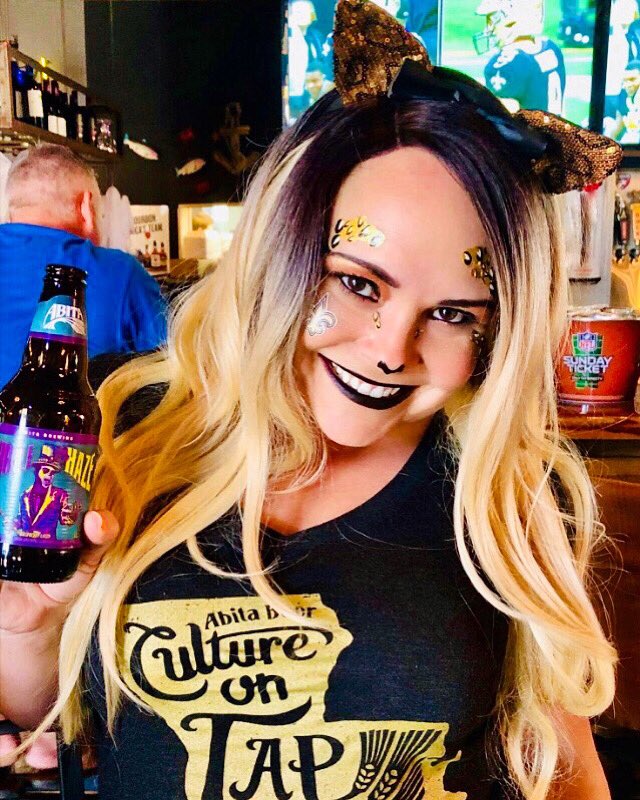TheAbitaBeer's tweet photo. Our Dallas Rep @abitagirl504 &amp; #purplehaze go purrrfectly together for #NATIONALCATDAY! 🐱🔮🍻
.
#abitabrewery #abita #abitabeer #catsofinstagram #cats #dallas #nola #cultureontap #brewdat https://t.co/Ja9xlJfmt0