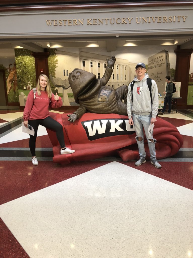 A picture with big red #bigred #smmwku <a href="/sydneyremmers/">Syd</a> <a href="/Rat_tatat_liff7/">Sunshine</a> @dakotalatommy <a href="/MJ020703/">MJ Gardner</a>