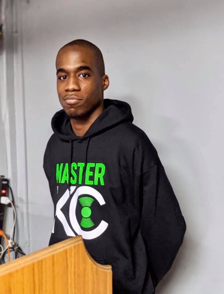 TheMasterKC's tweet photo. Whether I wear the hoodie or the jersey, I’ll shine my light and let the world see
#MasterKC #BrandedHoodie #djlife #AtmosphereStudios #GreenIsEverything #GodIsGood https://t.co/PoD5ljMvlP
