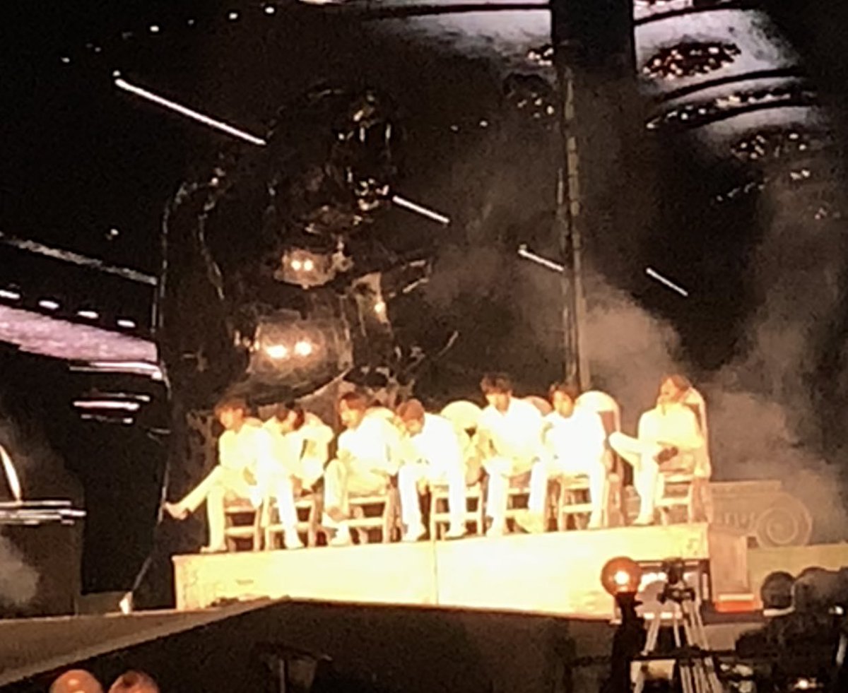 9JUMMIN5's tweet photo. I can't believe I was part of this wonderful tour,LY SY means a lot to me i really would like to thank bts so much for giving me so many great&amp;beautiful memories💙💙💫11.10.19 @BTS_twt #SpeakYourselfTheFinal_D3 #BTSOurUniverse 
#LoveYourselfForever 
#ThankYouForLY_SYTour https://t.co/60KZa8Lptf