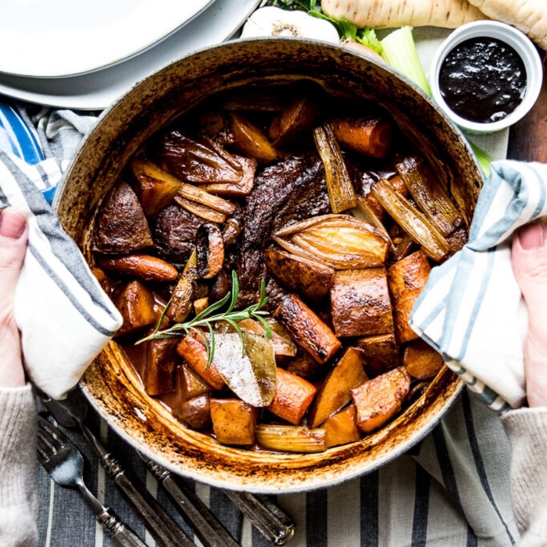 localcrate's tweet photo. This gorgeous fall weather has us dreaming of cozy comfort food like Chef @gavinkaysen's Beef Pot Roast with Roasted Vegetables and Rosemary Jus. Juicy steak is cooked slowly in the oven with root veggies, red wine, and fresh rosemary until rich and tender. 🍲 https://t.co/wWwueGMfTS