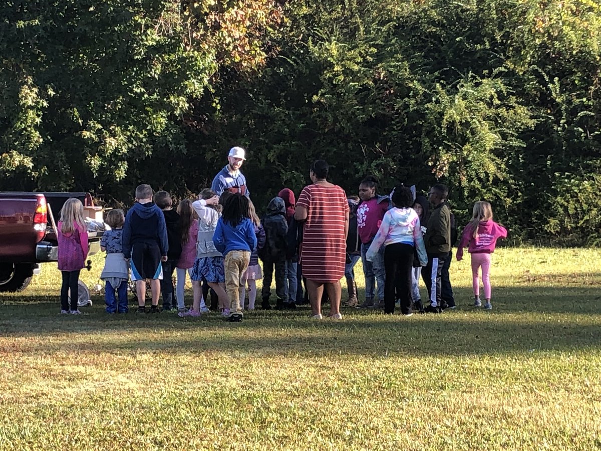 areaagagent's tweet photo. A few days late, Perquimans Extension held Farm Day Adventures for 150 2nd graders! @PerqCoExtension https://t.co/cu58nw48F2