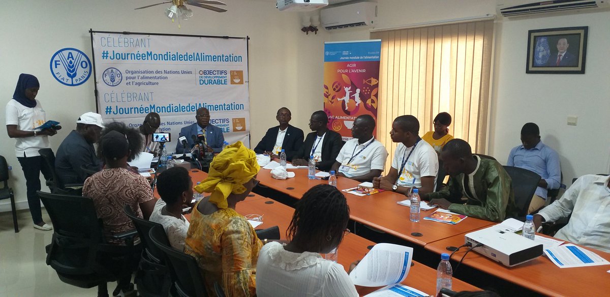 FAOSenegal's tweet photo. #HappeningNow👇

Conférence de presse conjointe de @FAO et du Ministère de l'#agriculture du #Sénégal dans le cadre de la célébration de la #JournéeMondialedelAlimentation pour sensibiliser les médias sur une alimentation saine et équilibrée pour tous.

#Kebetu
#JMA2019
#WFD2019 https://t.co/5vW4nrgXJm