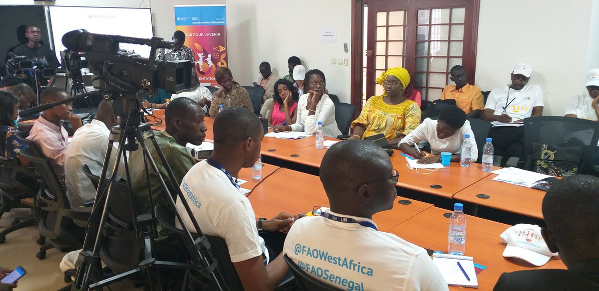 FAOSenegal's tweet photo. #HappeningNow👇

Conférence de presse conjointe de @FAO et du Ministère de l'#agriculture du #Sénégal dans le cadre de la célébration de la #JournéeMondialedelAlimentation pour sensibiliser les médias sur une alimentation saine et équilibrée pour tous.

#Kebetu
#JMA2019
#WFD2019 https://t.co/5vW4nrgXJm