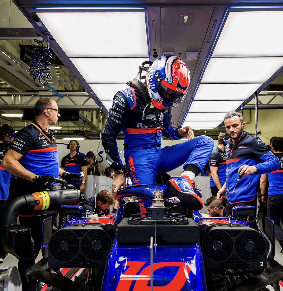 сотрудники формулы 1. сотрудники формулы 1. гонщик ф1. формула 1. F1 russian grand prix.