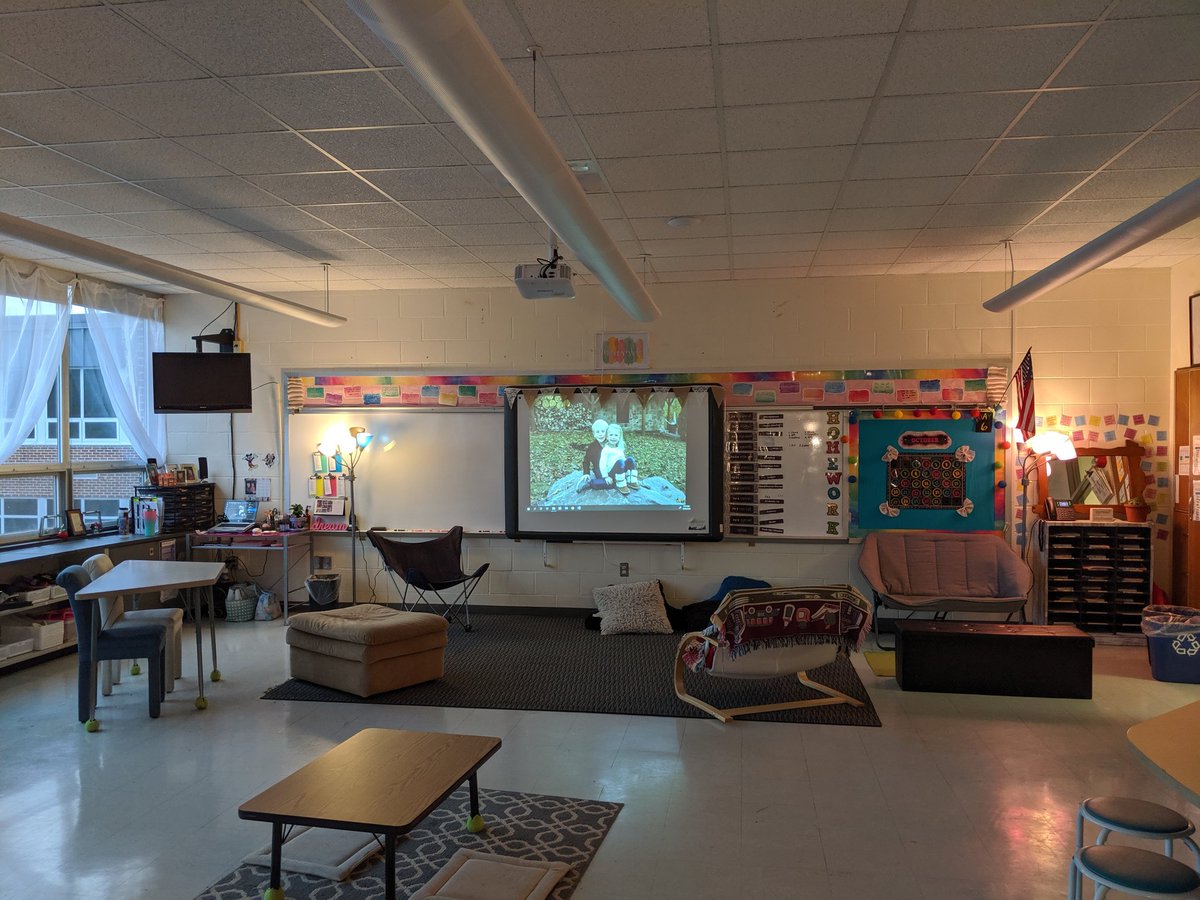LyndsayLgood's tweet photo. So I did this thing today....I ditched my desk!! I love how different it already feels!! 😊 Thank you @Mrs_Bittinger for being so inspirational!! #newheights #bhasd @NNSTOY @PADeptofEd @DitchtheDesk! https://t.co/hEaxWZMx8a