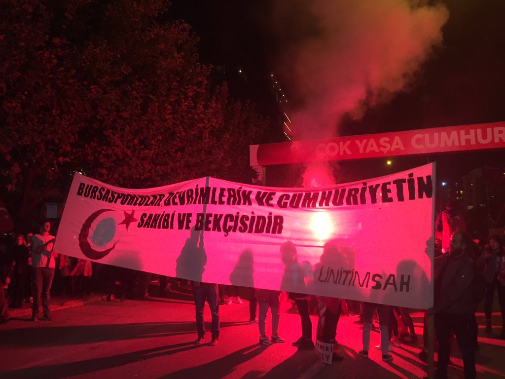 unitimsah's tweet photo. Bursasporlular, Devrimlerinin ve Cumhuriyetin Sahibi ve Bekçisidir! @maratonplatform https://t.co/0N1JqbZy1E