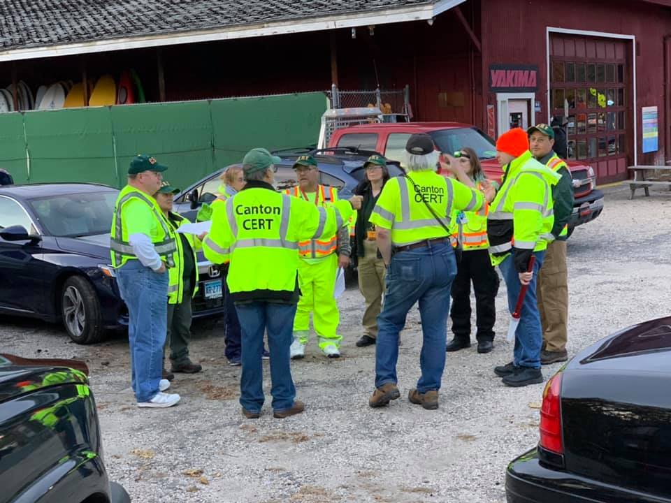 CantonCTInfo's tweet photo. Thank you to our CERT team who went into action at Saturday’s Collinsville Halloween Parade keeping traffic moving, pedestrians safe and assisting all the ghouls and goblins during the event! We appreciate your time and volunteerism! https://t.co/K7o4DpGhyP