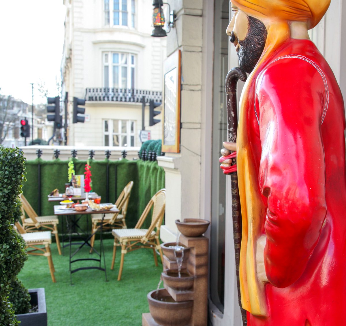 It's almost dinner time at Flavors of India Paddington 🥘 Fancy joining us? 🌶 For all table reservations call us on:
📞 Paddington: 020 7402 1100
📞 Hounslow: 020 8577 7399