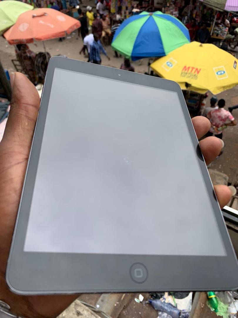 TundeMUSHIN's tweet photo. Flash Sales!

Apple iPad Mini 2 - Wi-Fi Only | ₦35,000.

- 16GB storage capacity.
- 7.0 Inches Screen Size.
- UK used and very neat.

To order send DM or WhatsApp 08025674880.

Delivery nationwide. 

Terms and payment conditions applies.

#TenitanTechGadgetHub
#AppleiPadMini2 https://t.co/3CsZzD2XS2