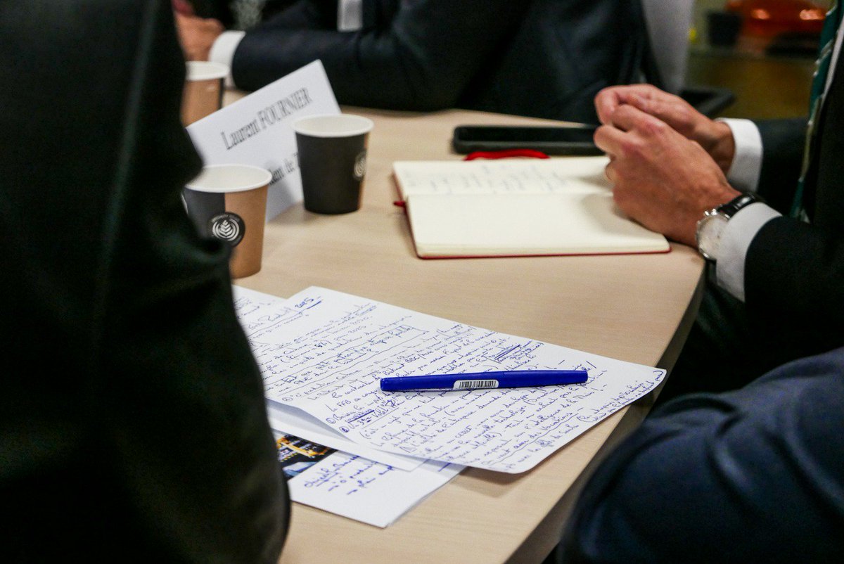 Table-ronde avec les acteurs économiques de l’Eure sur le #PacteProductif. Vous aussi, réagissez aux 5 grandes orientations de ce pacte proposées par le <a href="/gouvernementFR/">Gouvernement</a> sur pacte-productif.gouv.fr