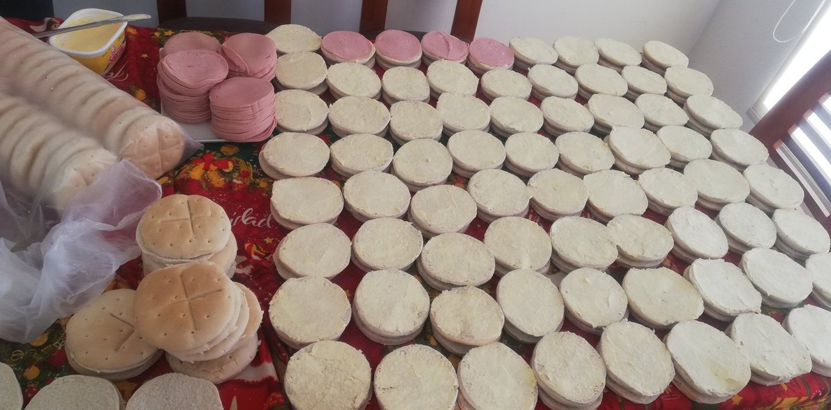 RutaDelHinchaCC's tweet photo. Estamos casi listos para salir a una nueva #RutaAlba.
Hoy para nuestros hermanos de la calle tendremos una rica porotada, sandwich de jamonada con mantequilla y bebida. 
Muchas gracias a todos quienes colaboran con esta hermosa obra.
#PorotadaRutaAlba
🏳️🏴🏳️🏴🏳️🏴 https://t.co/B4hewhKxGz