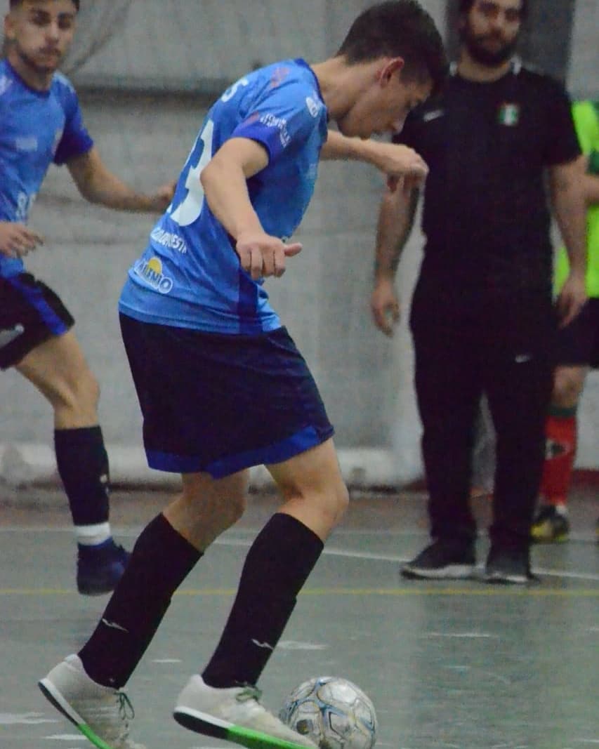 gevsfutsal's tweet photo. Postales #3radiv @GEVSFUTSAL 2 @ClubSyDParque 1 #vamoslobo 🐺💪 https://t.co/Ah9YcpfwOo