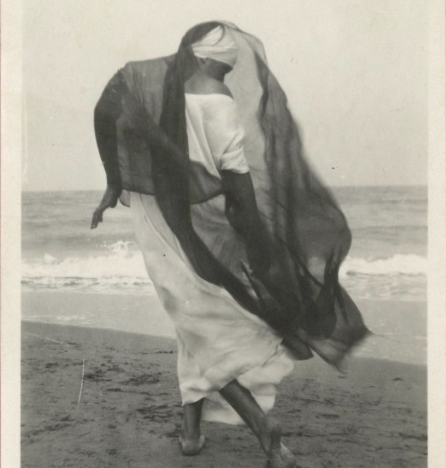 maxmuseo's tweet photo. ☝️Siete liberi venerdì 1. novembre? 📍Il m.a.x. museo e lo Spazio Officina saranno aperti per voi‼️🔝 ℹ️foto: Marcello Dudovich, “Dama bianca”, (anni Venti). Collezione privata, Trieste #maxmuseo #marcellodudovich #chiasso https://t.co/20Zvd2ORrh
