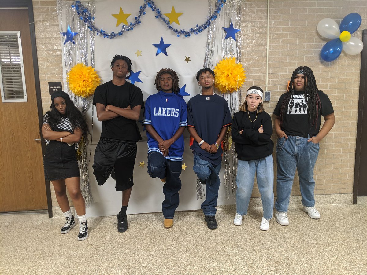 Nimitz_YB's tweet photo. Decade Day fits #NHSHOCO @NimitzHS_AISD https://t.co/TN3BdRuSdD