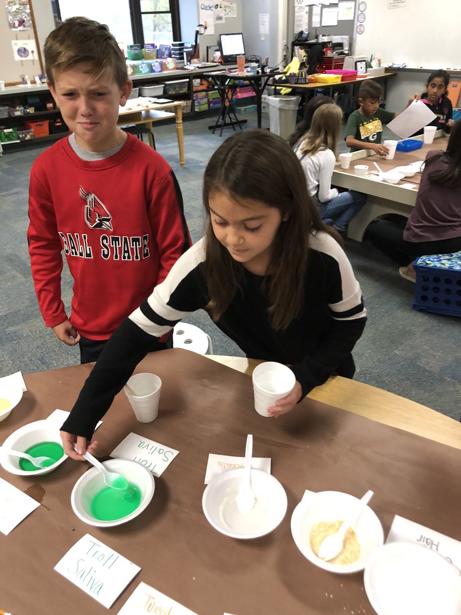 MakersTays's tweet photo. Who says chemistry in Innovation lab can’t be “spooky” fun #STEM #FCEfish #FCEhse https://t.co/BOzi7jh2QA