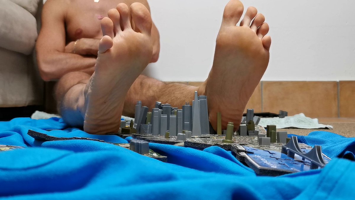 Giantdave88's tweet photo. Too big? Nah!
#newvideosoon #malefeet #megagiant #SizeTwitter #SizeMatters #GIANT #bigfeet #juicyfeet #feetmodel #patreoncreator #macrocreator #Macrophiliacreator #macrophilegay #pecs #censoredversion

More content soon on https://t.co/t5x8pYylC6 https://t.co/dpDXgm73sa