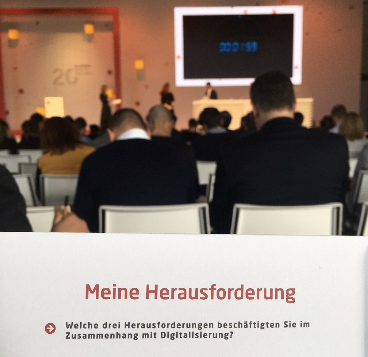 Ein kleines Warm-Up bei der Konferenz zum Thema „Designing Digital Transformation“ im #HPI Potsdam.  #dpareporter dpareporter