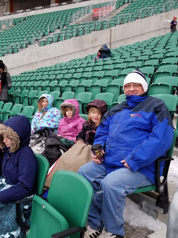 QuillLakeSchool's tweet photo. Lots of QLS students, parents and staff attended the #PrairieClassic hockey game in Regina this past weekend. @horizonsd205 https://t.co/JyFUT6LKyP