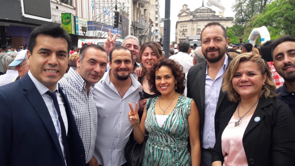 lagloriosatuc's tweet photo. Acompañamos a nuestro Presidente Electo @alferdez y a nuestro Gobernador @JuanManzurOK en el acto de Asunción de su segundo mandato. ¡Vamos a Poner a la Argentina de Pie!#LaGloriosaUsinaDePensamiento
#LaGloriosa
#Tucumán
#JuntosSomosMas https://t.co/x18YnZRyIC