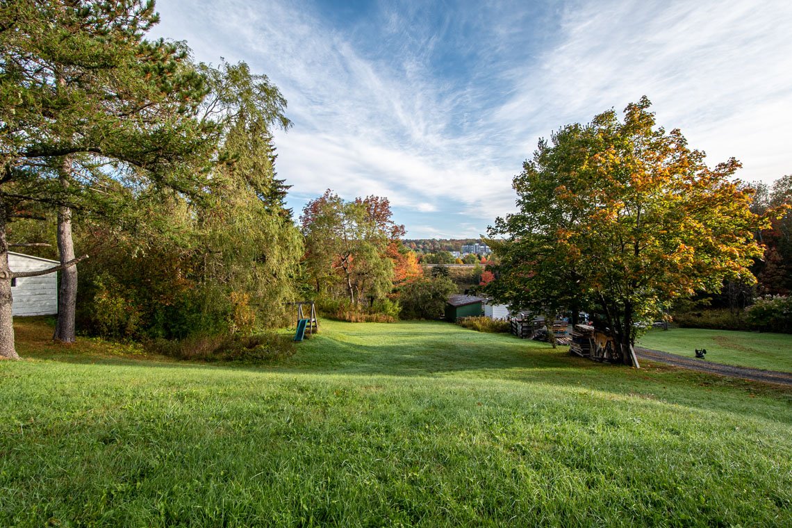 Stretch out and grow without the lofty price tag! This split-entry home offers up nearly an acre of land and close to 2,300 sq.ft. of total living area for $239,900. 

Call Stephanie Lawson at 902.579.5269 to schedule a private showing today

parachuterealty.ca/index.php/List…