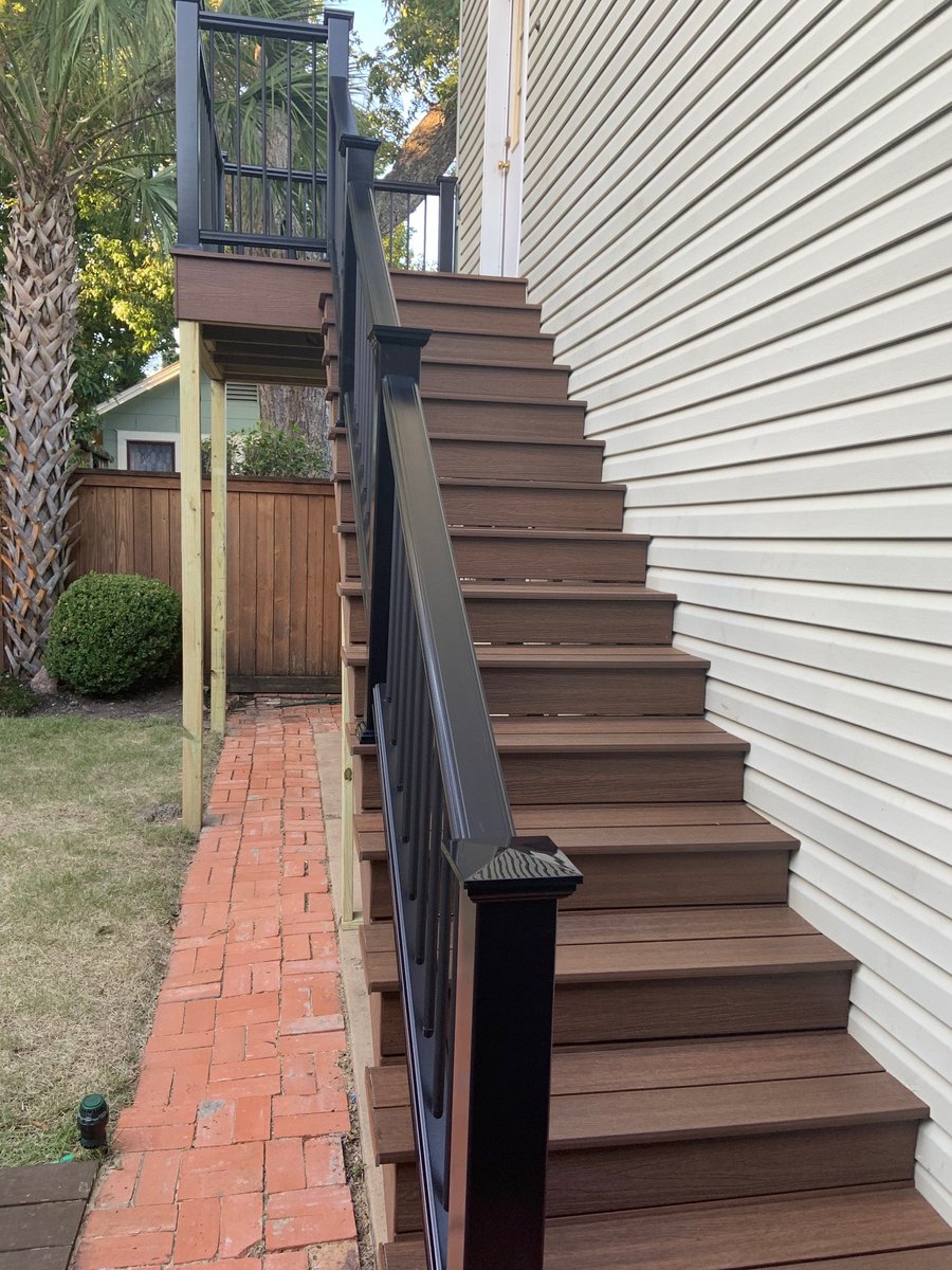 NewTechWood's tweet photo. #Stair and #decking #installation using #NewTechWood #UH02 Voyager-series #hollow #deck boards, end caps, and #US05 #fascia boards in the #BrazilianIpe color, in #Houston by #JackKearton, of @KeartonB, in #Houston, #TX, #USA. https://t.co/ab8BO9joRO
