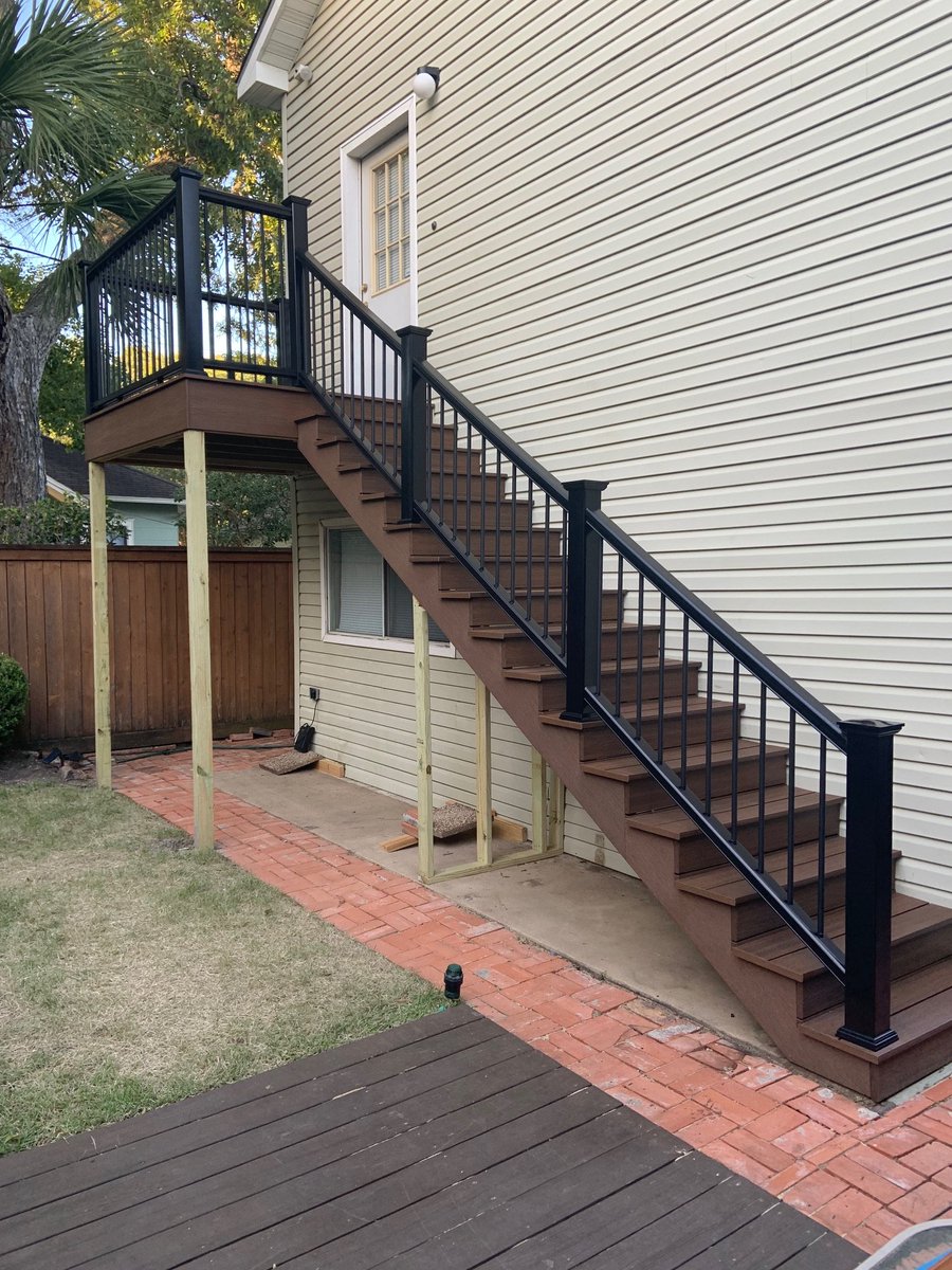 NewTechWood's tweet photo. #Stair and #decking #installation using #NewTechWood #UH02 Voyager-series #hollow #deck boards, end caps, and #US05 #fascia boards in the #BrazilianIpe color, in #Houston by #JackKearton, of @KeartonB, in #Houston, #TX, #USA. https://t.co/ab8BO9joRO