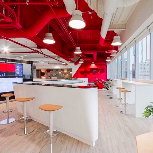The colour red represents determination and strength. Not a bad colour choice for this office 

#OfficeDecor #Red #Office #OfficeSpace #WorkSpace