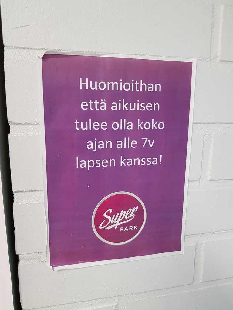 AJHirvonen's tweet photo. Omia tuon ikäisiä ei ole, joten ohje on varsin kiusallinen. #sprprk #vuokatti https://t.co/z9jNz7pEr7