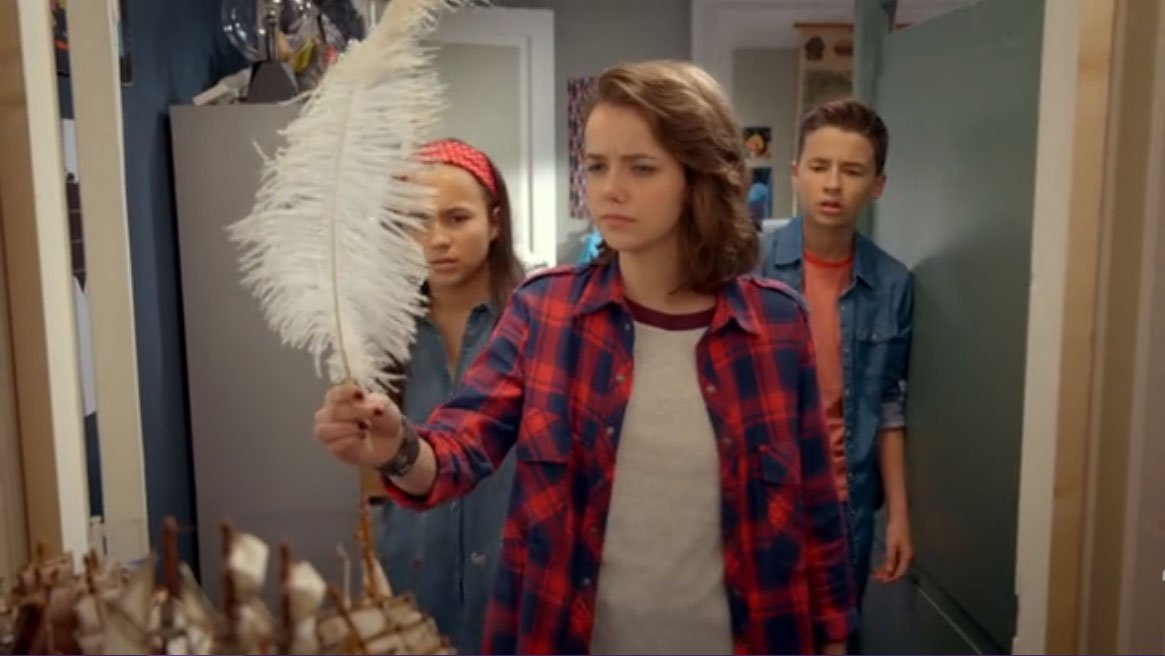 iheartkyra's tweet photo. Gallery:  2X14 - THE SUPER SECRET ROOM screencaps here: https://t.co/ghMnNRwJH8
#hunterstreet #kyrasmith #maemaerenfrow #daancreyghton https://t.co/fBzkv9owNE