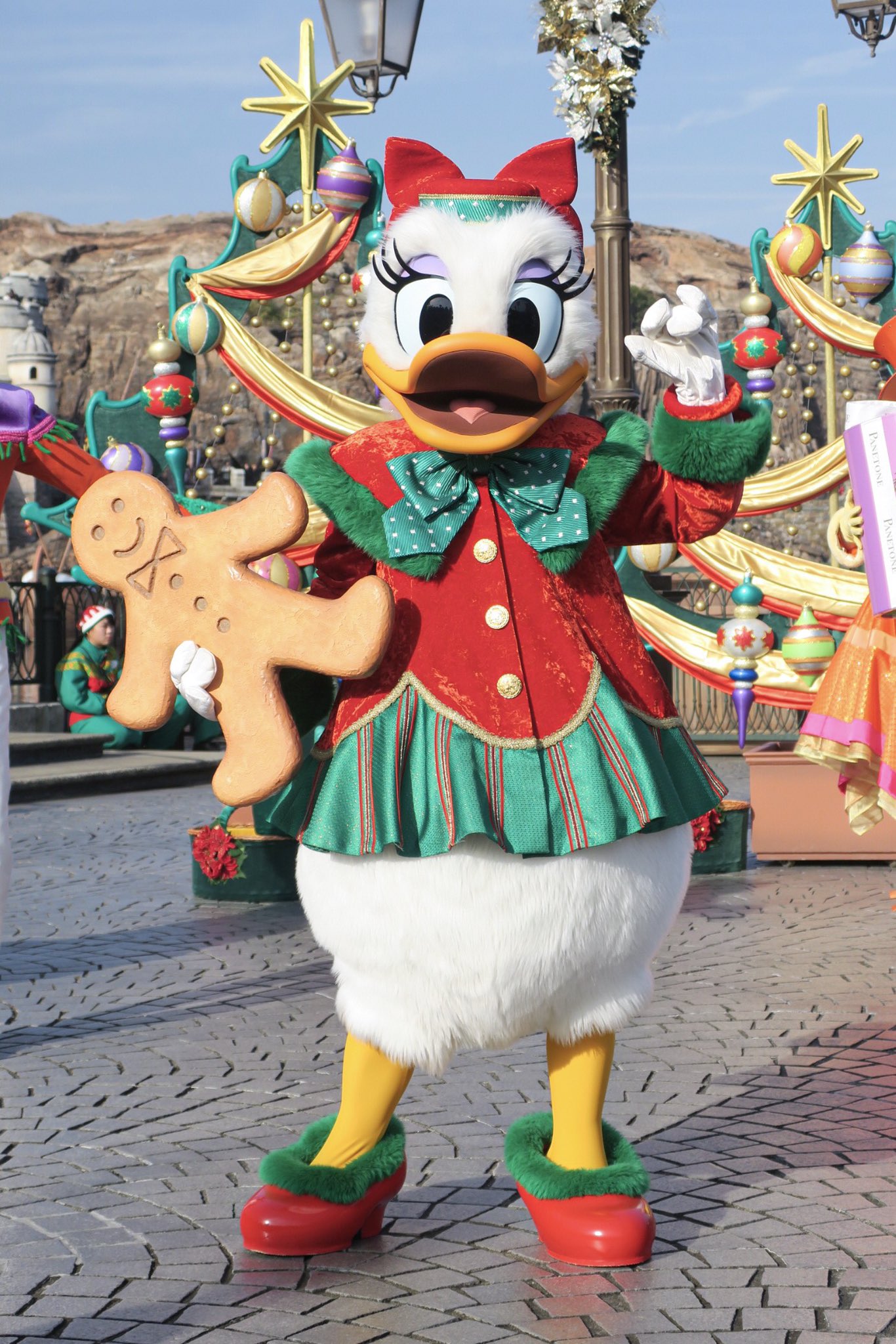 つっちー Dあか もうすぐディズニークリスマス というわけで パフェクリのデイジー クッキー持ちの姿 可愛い W パフェクリでは背景にクリスマスツリーを入れるのがお気に入り リドはツリーが端の方だったから なかなか撮れなかった思い出