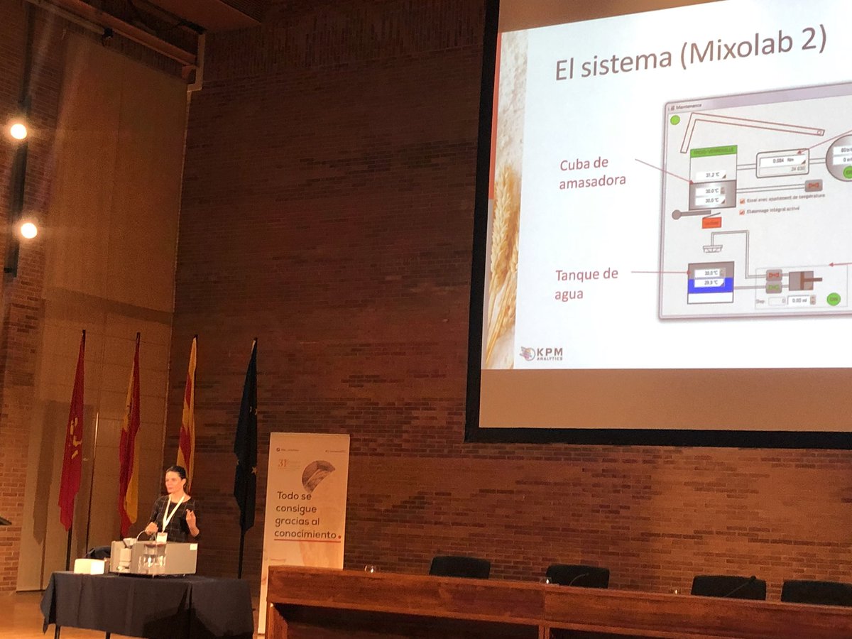pan_baker's tweet photo. Lena Bosc, de @ChopinTech, nos muestra la información que se obtiene al analizar harinas con Mixolab (proteína, almidón y enzimas) #31JornadasAETC https://t.co/uXaXI0FqMt
