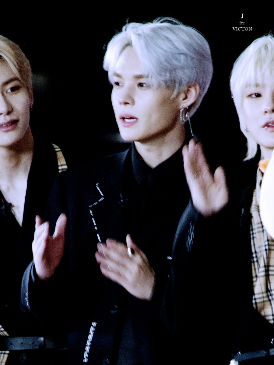 J_for_1109's tweet photo. 191029 반반쇼

잘생긴 세ㅠ쥬ㅠ니ㅠ

#임세준 #세준 #SEJUN
#빅톤 #VICTON #그리운밤 https://t.co/lGR0RSQOFI