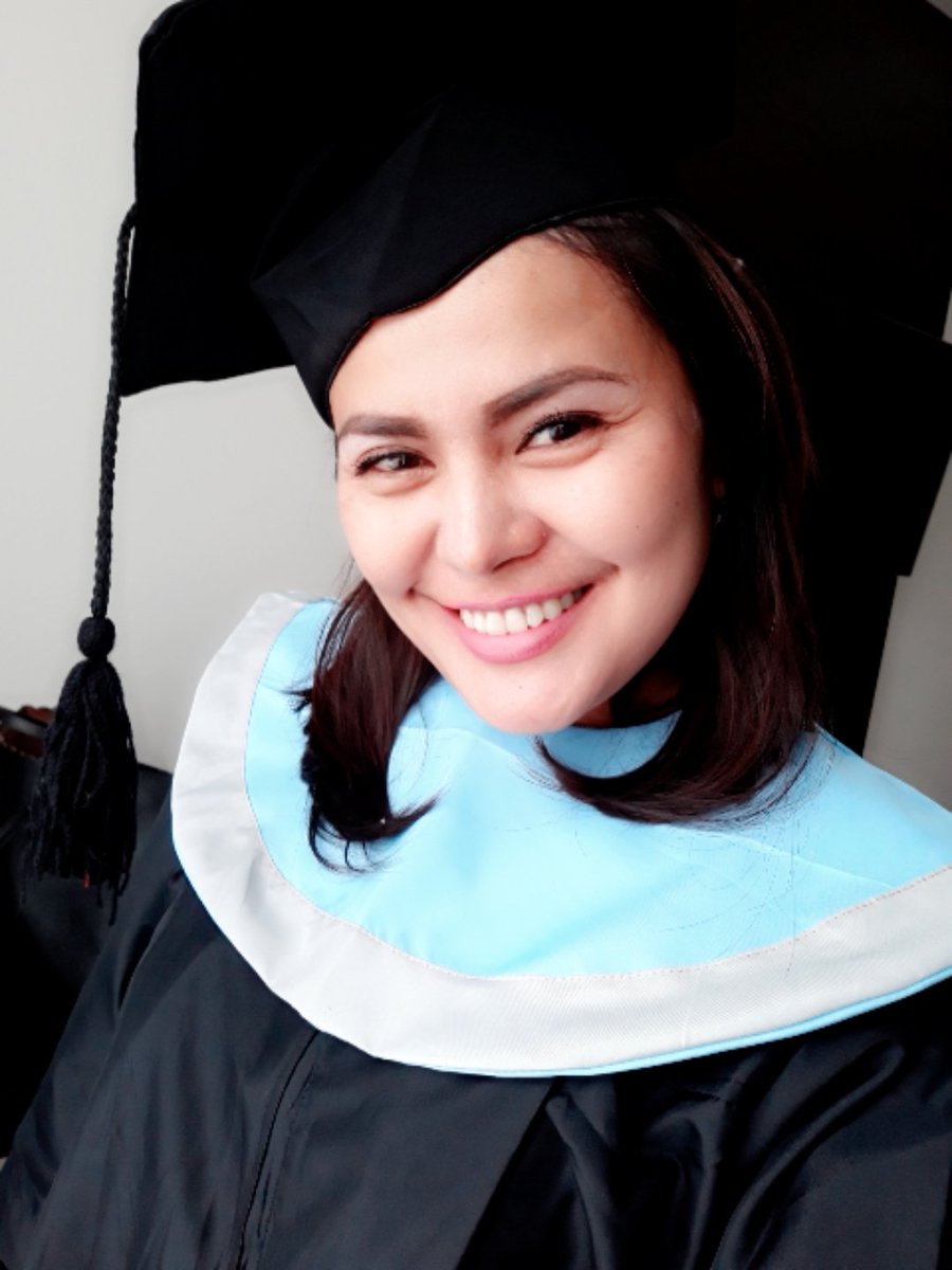 ukeu_lucky's tweet photo. Kalo kaya gini model Wisudawati nya kaya lulusan Oxford University euy 🤩😂😻 #happygraduationtome😊 https://t.co/uOCIjb3rhi
