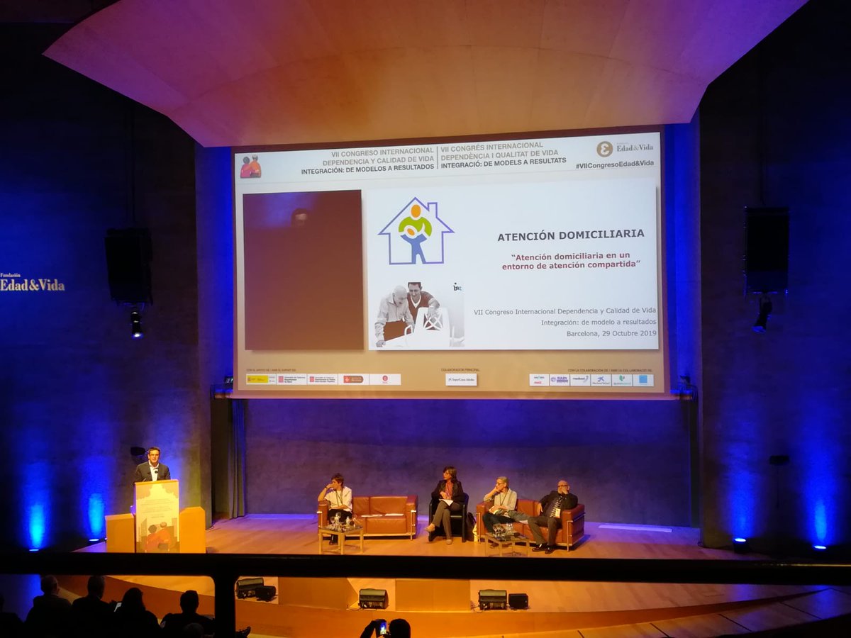 russssse's tweet photo. Joan Carles Contel moderant debat sobre Atenció Domiciliària al 
#VIICongresoEdad&amp;Vida https://t.co/c2Vnv0CLt4