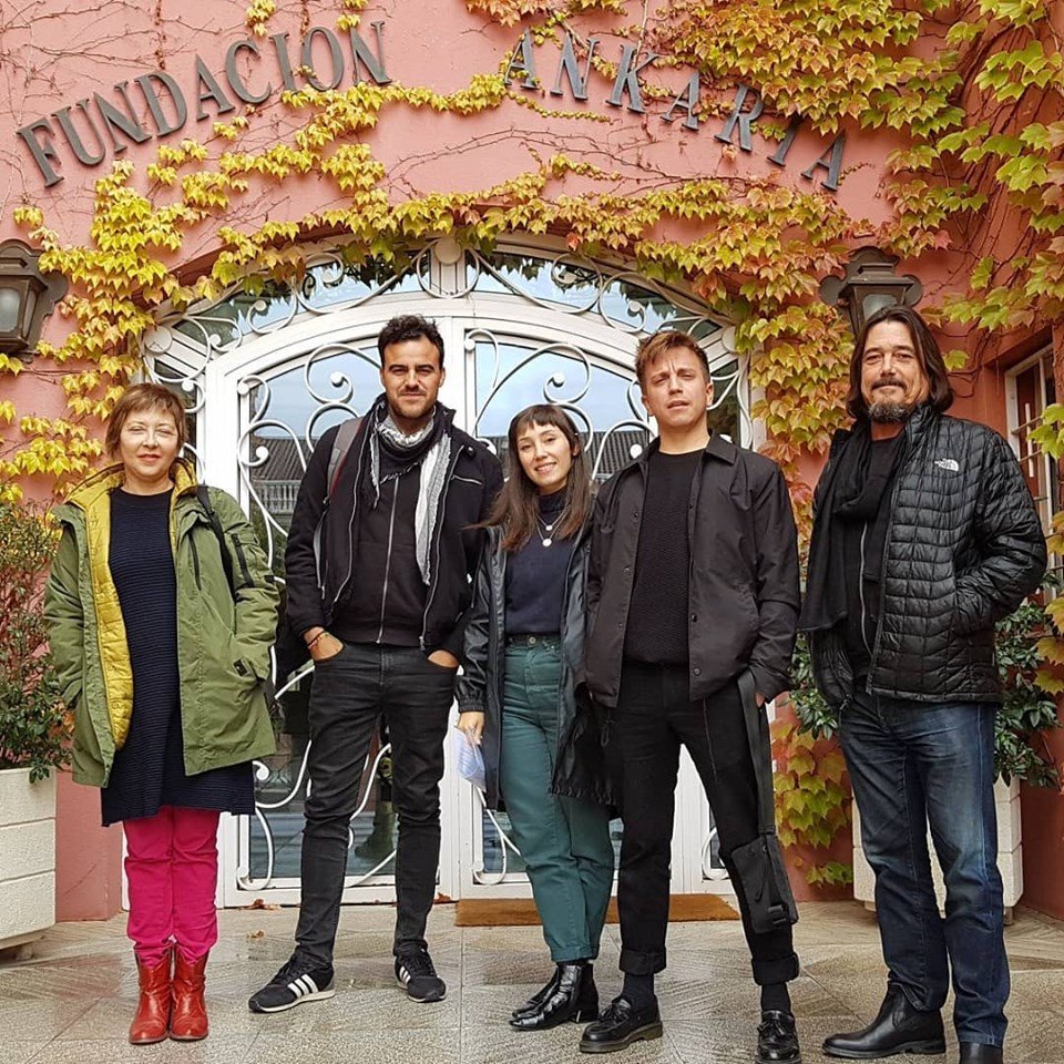 F_Ankaria's tweet photo. Los artistas españoles seleccionados en la segunda edición del programa de becas de residencia en Senegal de la @F_Ankaria  Transversia, comienzan su programa: Arturo Comas, Chus Garcia-Fraile y Los Bravu . Mucha suerte a todos https://t.co/LexktQM6Ug